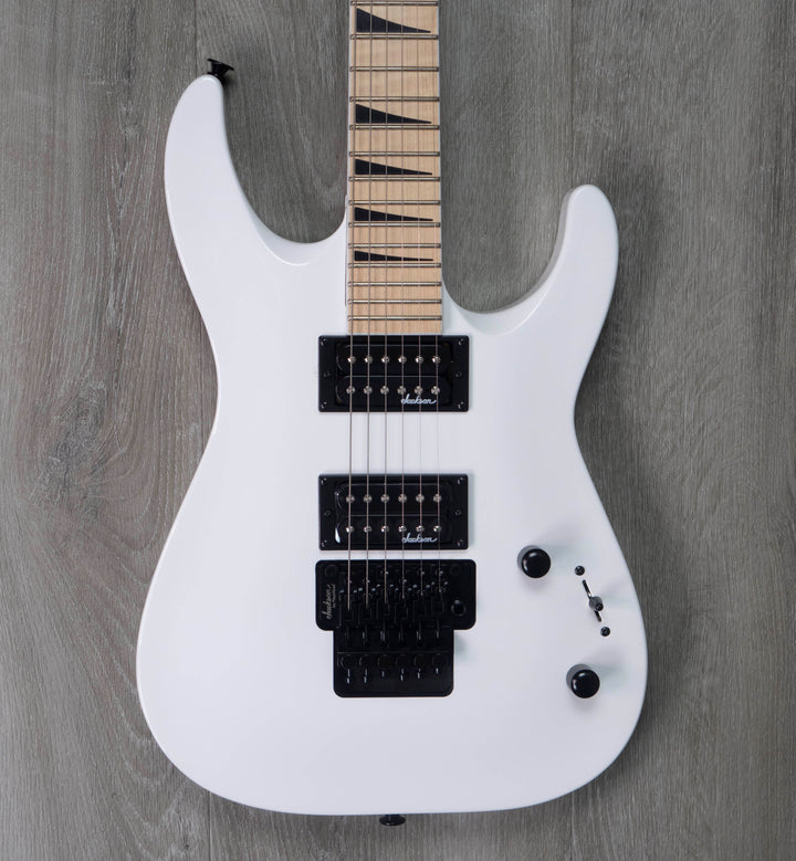 Jackson JS Series Dinky Arch Top JS32 DKAM, touche en érable, blanc neige