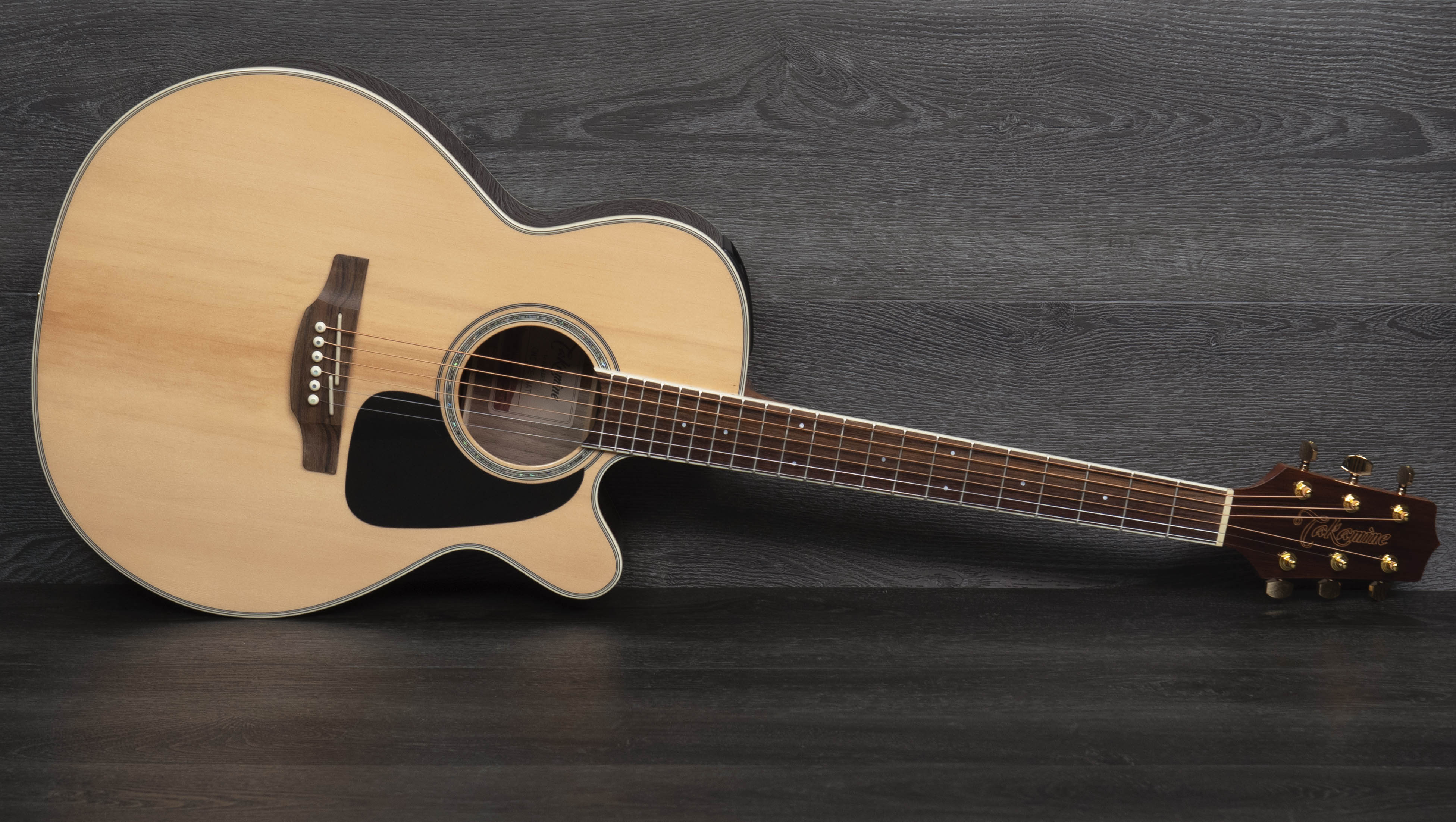 Takamine GN51CE-NAT NEX Cutaway, Solid Spruce Top, Rosewood Back w