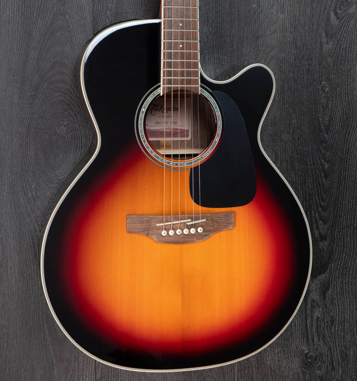 Guitare électrique Takamine GN51CE-BSB NEX Cutaway, table en épicéa massif Sunburst, dos en palissandre avec micro TP-4TD