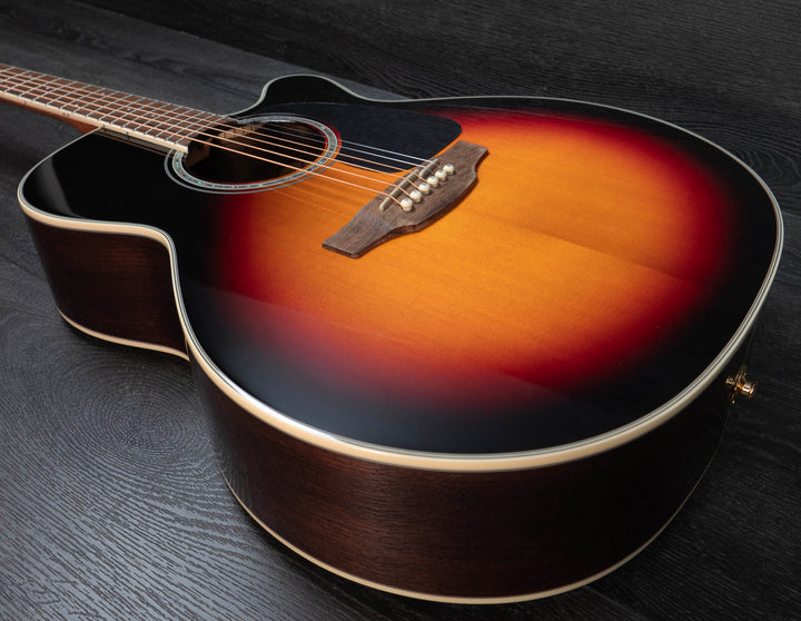 Guitare électrique Takamine GN51CE-BSB NEX Cutaway, table en épicéa massif Sunburst, dos en palissandre avec micro TP-4TD