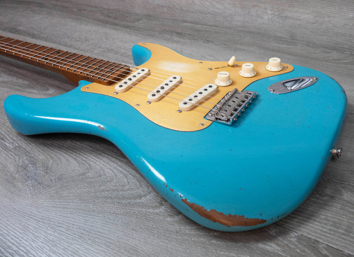 Fender Custom Shop Limited Edition Roasted '56 Stratocaster Relic, herrajes Closet Classic, turquesa Taos envejecida y descolorida