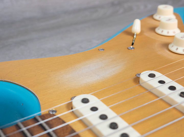 Fender Custom Shop Limited Edition Roasted '56 Stratocaster Relic, herrajes Closet Classic, turquesa Taos envejecida y descolorida