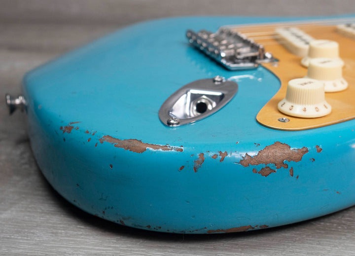 Fender Custom Shop Limited Edition Roasted '56 Stratocaster Relic, herrajes Closet Classic, turquesa Taos envejecida y descolorida