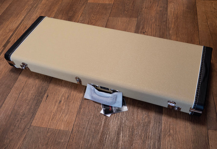 Fender Custom Shop 1963 Stratocaster® Journeyman Relic con herrajes Closet Classic, diapasón de palisandro, blanco olímpico envejecido