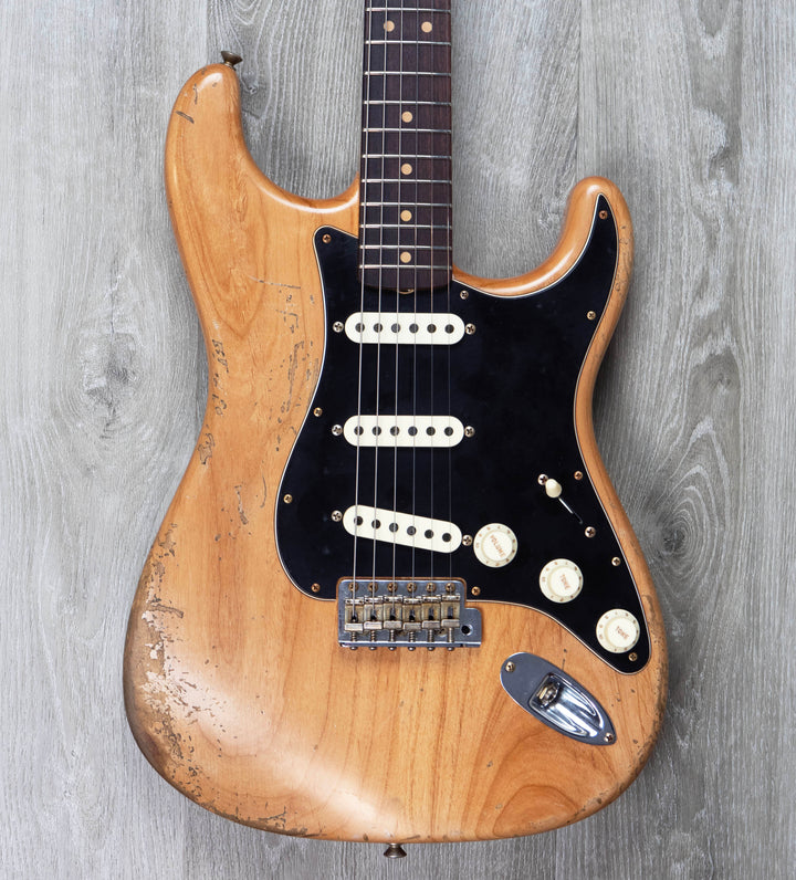Fender Custom Shop Edición limitada Relic Stratocaster de finales de 1964, Target Sunburst de 3 colores n.º CZ572138