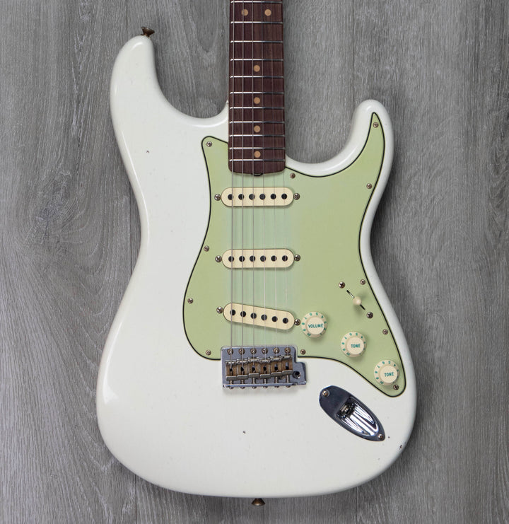 Fender Custom Shop Time Machine '64 Stratocaster Journeyman Relic, blanco olímpico envejecido