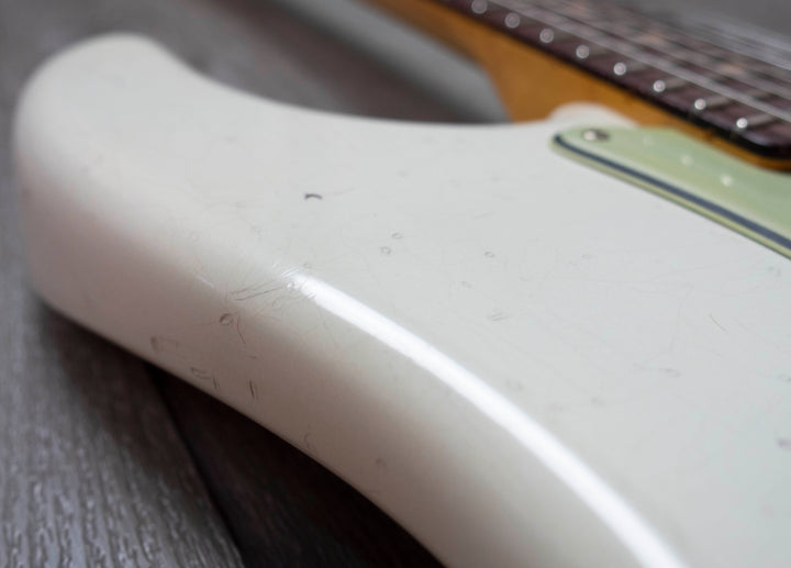 Fender Custom Shop Time Machine '64 Stratocaster Journeyman Relic, blanco olímpico envejecido