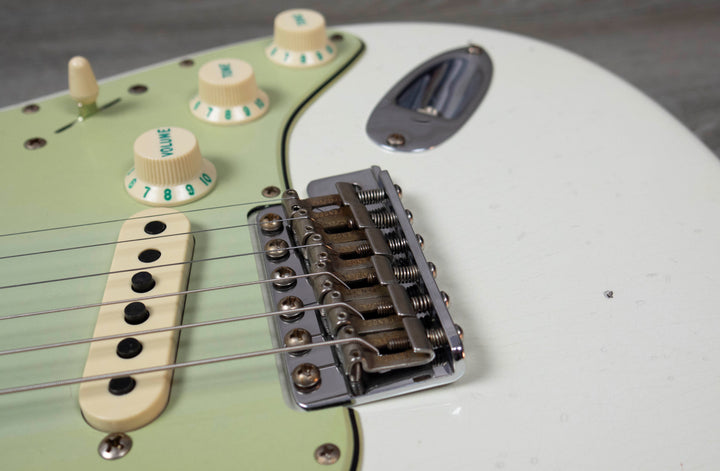 Fender Custom Shop Time Machine '64 Stratocaster Journeyman Relic, blanco olímpico envejecido