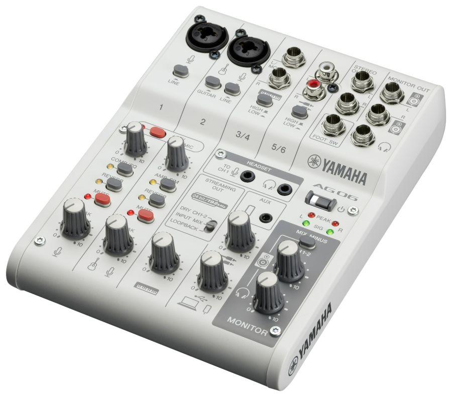 Consola de transmisión en vivo Yamaha AG06MK2, color blanco