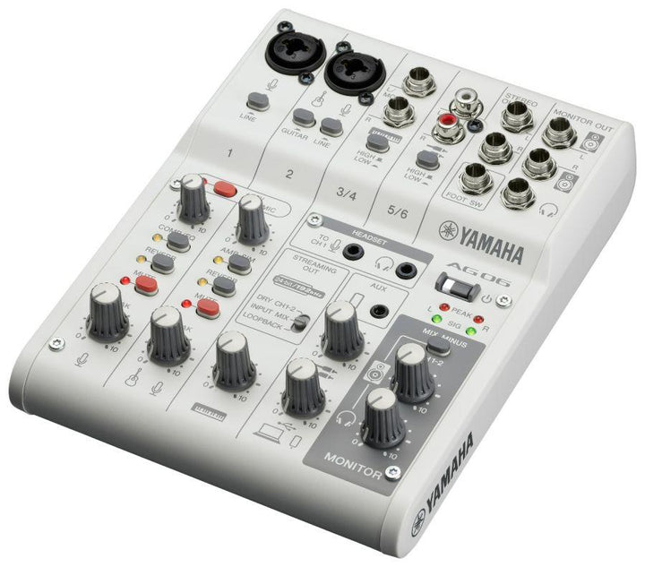Consola de transmisión en vivo Yamaha AG06MK2, color blanco