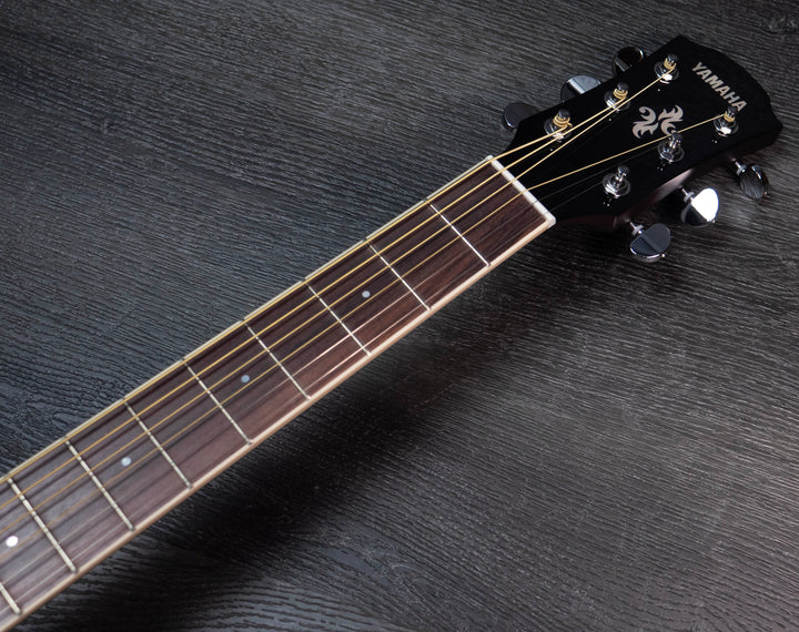 Guitare électro-acoustique Yamaha APX600FM, table en érable flammé, ambre