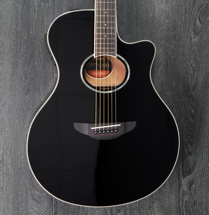 Guitare électro-acoustique Yamaha APX600, noire