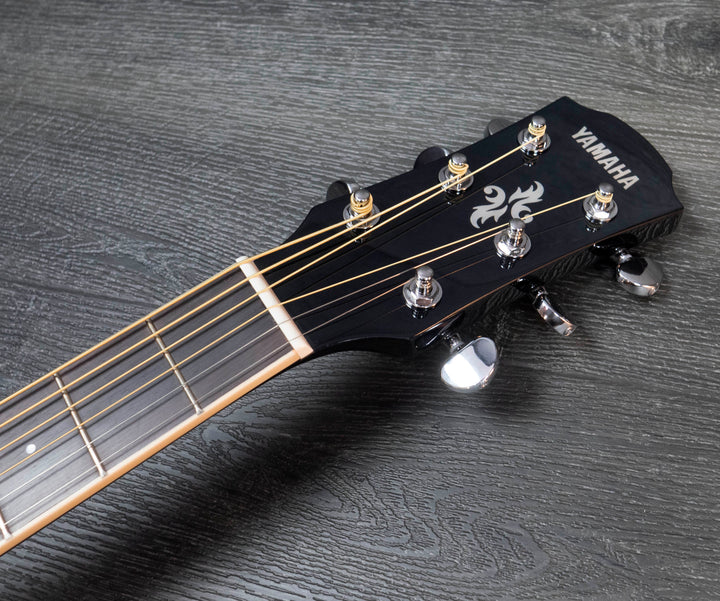 Guitare électro-acoustique Yamaha APX600, noire