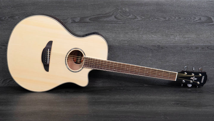 Yamaha APX600 Electro-Acoustic Guitar, Natural