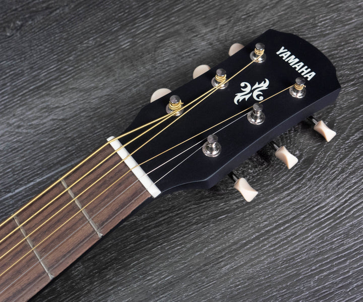 Guitare électro-acoustique de voyage Yamaha APXT2, noire