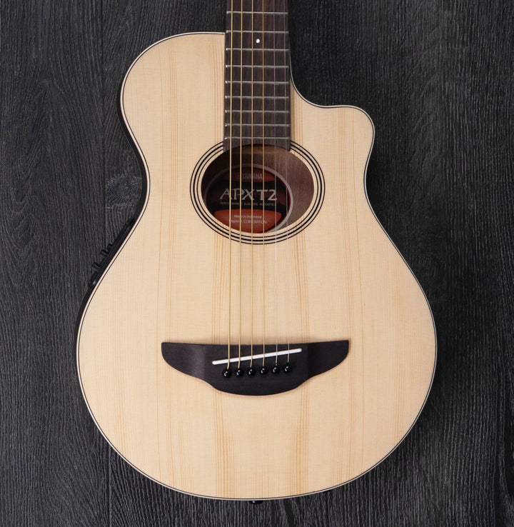 Guitare électro-acoustique de voyage Yamaha APXT2, couleur naturelle