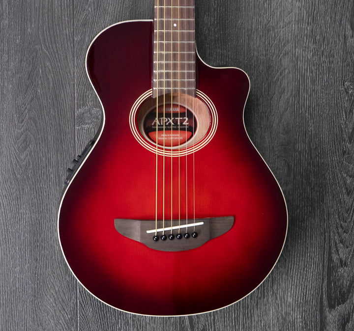 Guitare électro-acoustique de voyage Yamaha APXT2, Dark Red Burst