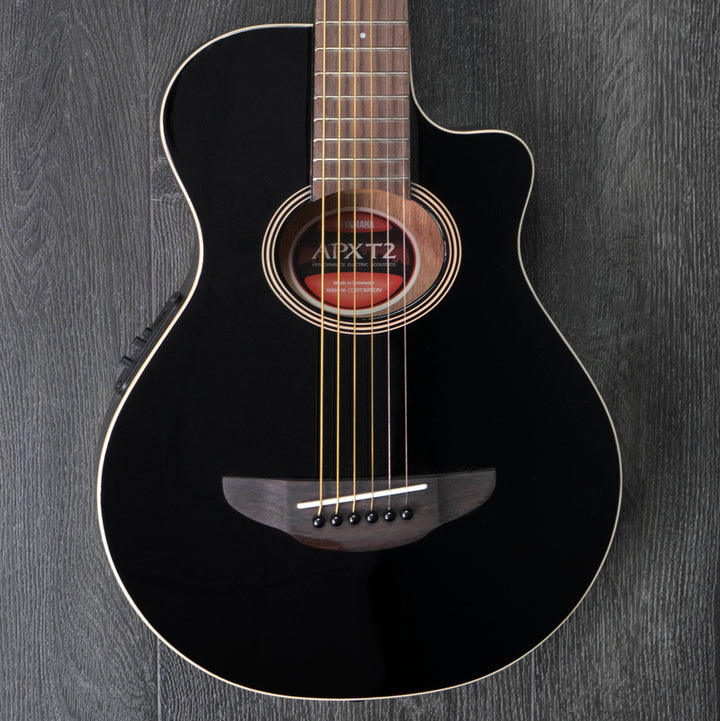 Guitare électro-acoustique de voyage Yamaha APXT2, noire