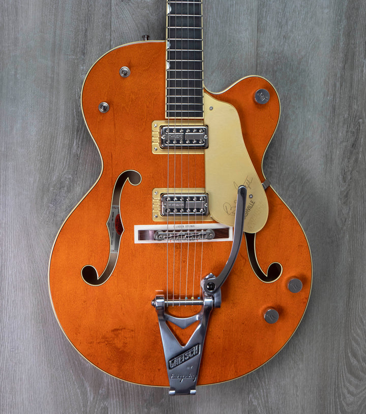 Gretsch G6120T-BSSMK Brian Setzer Signature Nashville Hollow Body '59 "Smoke" avec Bigsby, touche en ébène, orange fumé
