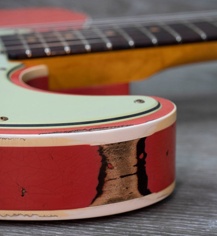 Telecaster Heavy Relic de edición limitada '60 de Fender Custom Shop, coral tahitiano envejecido sobre Sunburst de 3 colores