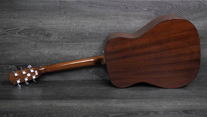 Fender CC-60S Concert, Walnut Fingerboard, 3-colour Sunburst