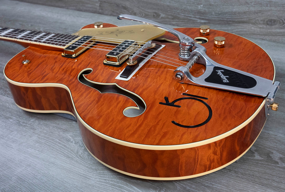 Gretsch G6120TGQM-56 Édition limitée Quilt Classic Chet Atkins Hollow Body avec Bigsby, laque teintée Roundup Orange