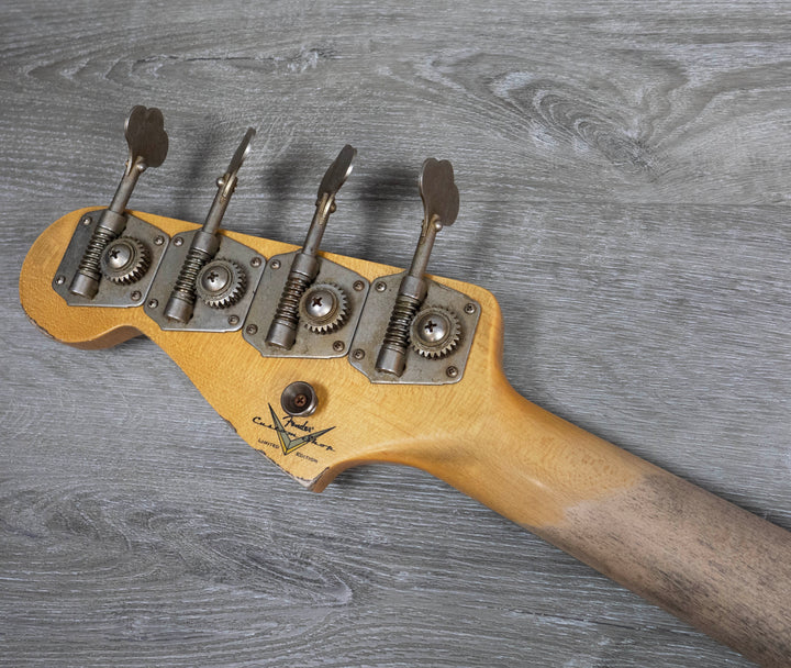 Bajo Fender Custom Shop edición limitada '63 Precision Bass Heavy Relic, Sunburst de 3 tonos con efecto envejecido descolorido n.º CZ579889