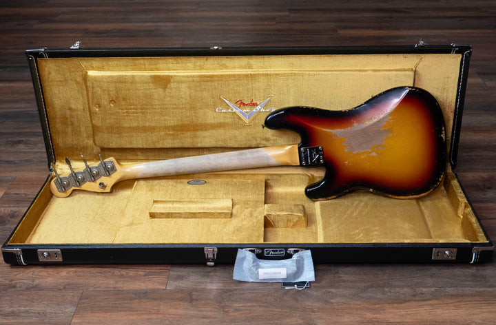 Bajo Fender Custom Shop edición limitada '63 Precision Bass Heavy Relic, Sunburst de 3 tonos con efecto envejecido descolorido n.º CZ579889