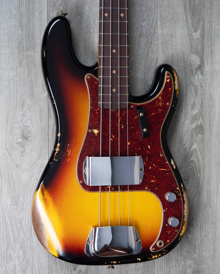 Bajo Fender Custom Shop edición limitada '63 Precision Bass Heavy Relic, Sunburst de 3 tonos con efecto envejecido descolorido n.º CZ579889