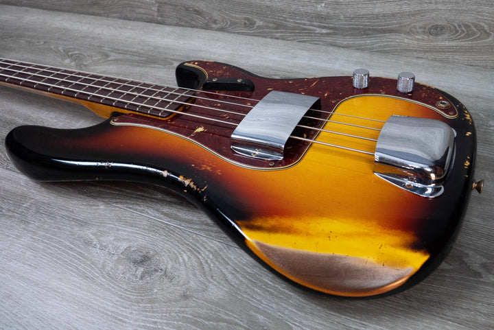 Bajo Fender Custom Shop edición limitada '63 Precision Bass Heavy Relic, Sunburst de 3 tonos con efecto envejecido descolorido n.º CZ579889