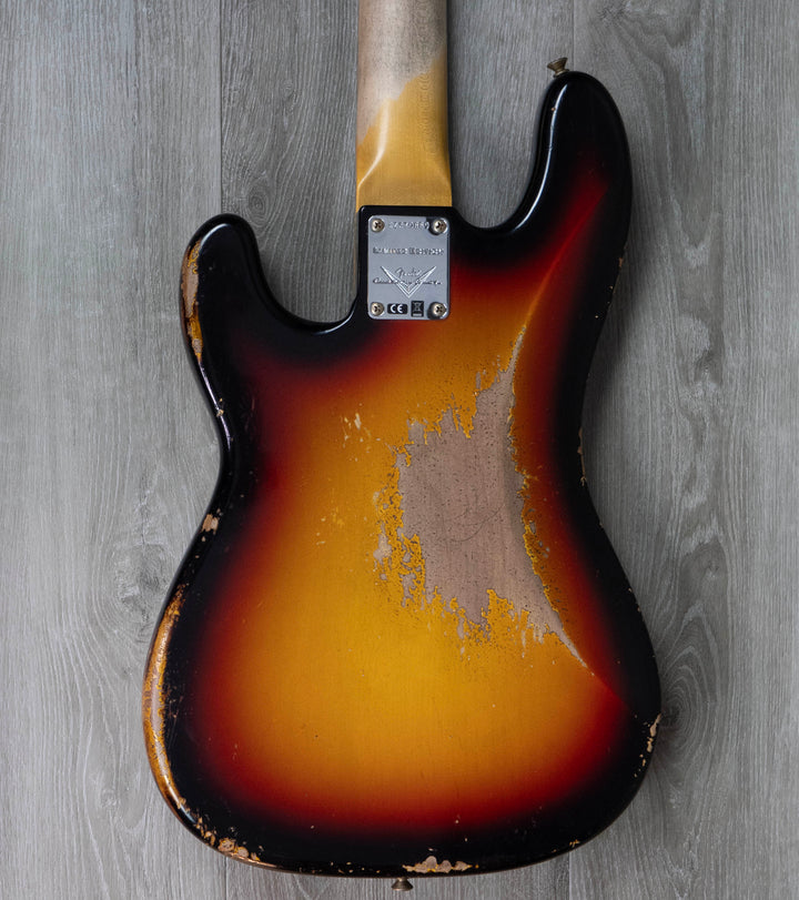 Bajo Fender Custom Shop edición limitada '63 Precision Bass Heavy Relic, Sunburst de 3 tonos con efecto envejecido descolorido n.º CZ579889