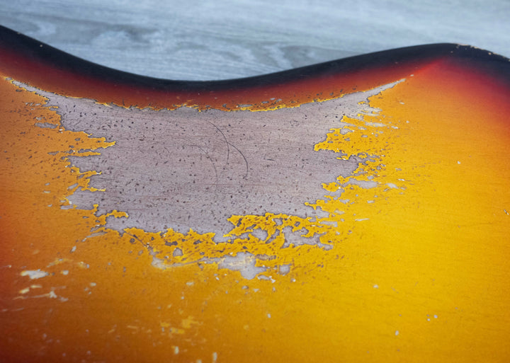 Bajo Fender Custom Shop edición limitada '63 Precision Bass Heavy Relic, Sunburst de 3 tonos con efecto envejecido descolorido n.º CZ579889