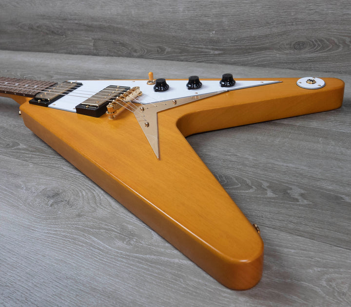 Epiphone inspiré par Gibson 1958 Korina Flying V (Pickguard blanc), naturel vieilli
