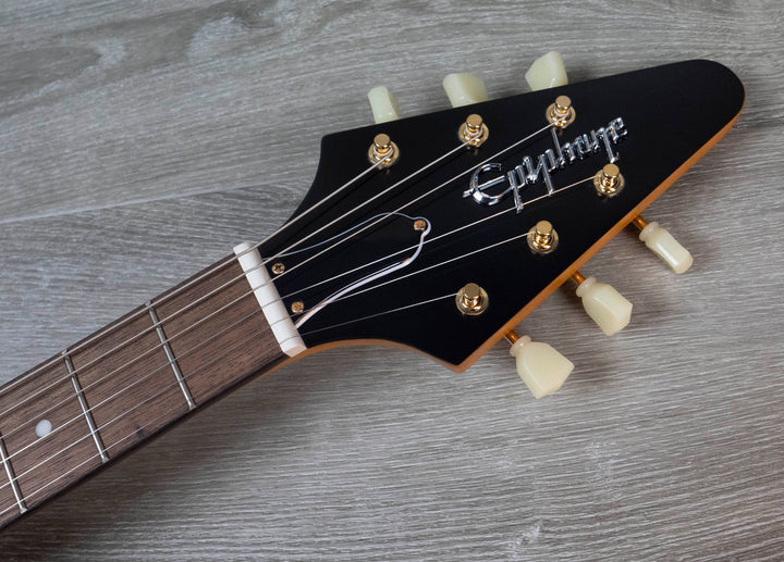 Epiphone inspiré par Gibson 1958 Korina Flying V (Pickguard blanc), naturel vieilli