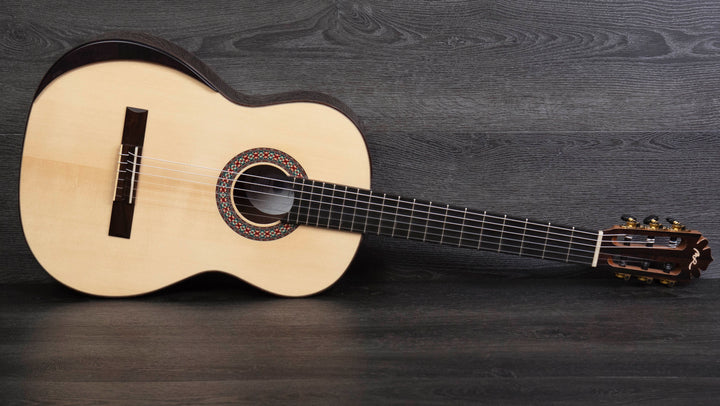 Manuel Rodriguez SUPERIOR EXOTICA Z-S, 4/4 size Classical Guitar, Solid Spruce Top, Ziricote Back & Sides