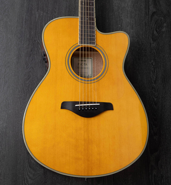 Guitarra transacústica Yamaha FSC-TA, tono vintage