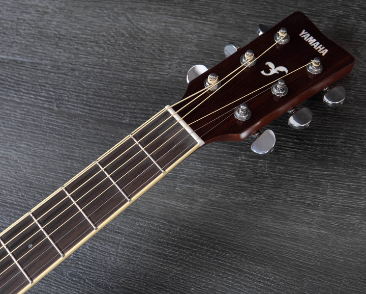 Guitarra transacústica Yamaha FSC-TA, tono vintage