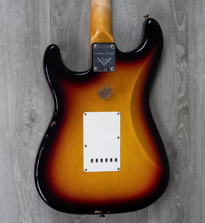 Fender Custom Shop Edición limitada Relic Stratocaster de finales de 1964, Target Sunburst de 3 colores n.º CZ572138