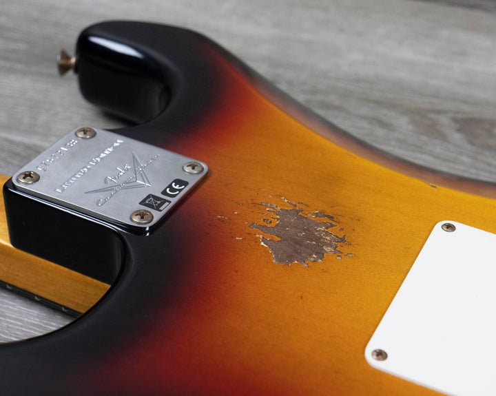 Fender Custom Shop Edición limitada Relic Stratocaster de finales de 1964, Target Sunburst de 3 colores n.º CZ572138