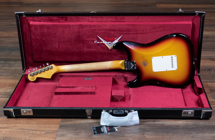 Fender Custom Shop Edición limitada Relic Stratocaster de finales de 1964, Target Sunburst de 3 colores n.º CZ572138