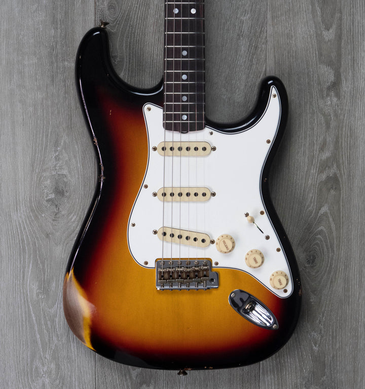 Fender Custom Shop Edición limitada Relic Stratocaster de finales de 1964, Target Sunburst de 3 colores n.º CZ572138
