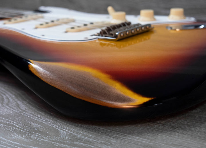 Fender Custom Shop Edición limitada Relic Stratocaster de finales de 1964, Target Sunburst de 3 colores n.º CZ572138