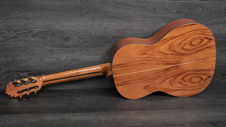 Guitarra clásica Manuel Rodríguez SUPERIOR AC, tamaño 4/4, tapa de cedro macizo, fondo y aros de bubinga