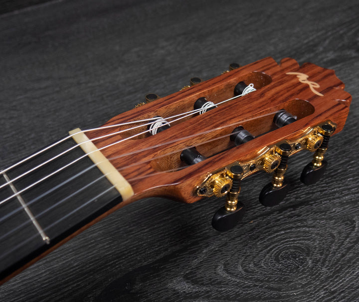Guitarra clásica Manuel Rodríguez SUPERIOR AC, tamaño 4/4, tapa de cedro macizo, fondo y aros de bubinga
