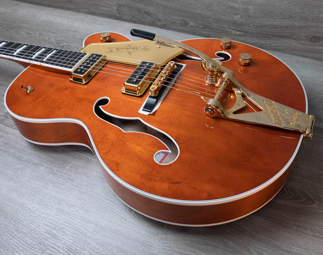 Gretsch G6120TG-DS Players Edition Nashville Hollow Body DS avec Bigsby à cordes traversantes et accastillage doré, touche en ébène, Roundup Orange