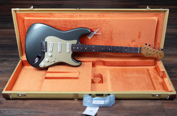 Fender Custom Shop 1963 Stratocaster® Journeyman Relic con herrajes Closet Classic, diapasón de palisandro, blanco olímpico envejecido