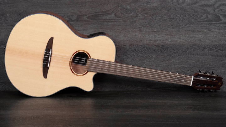 Guitarra electroclásica Yamaha NTX1, color natural