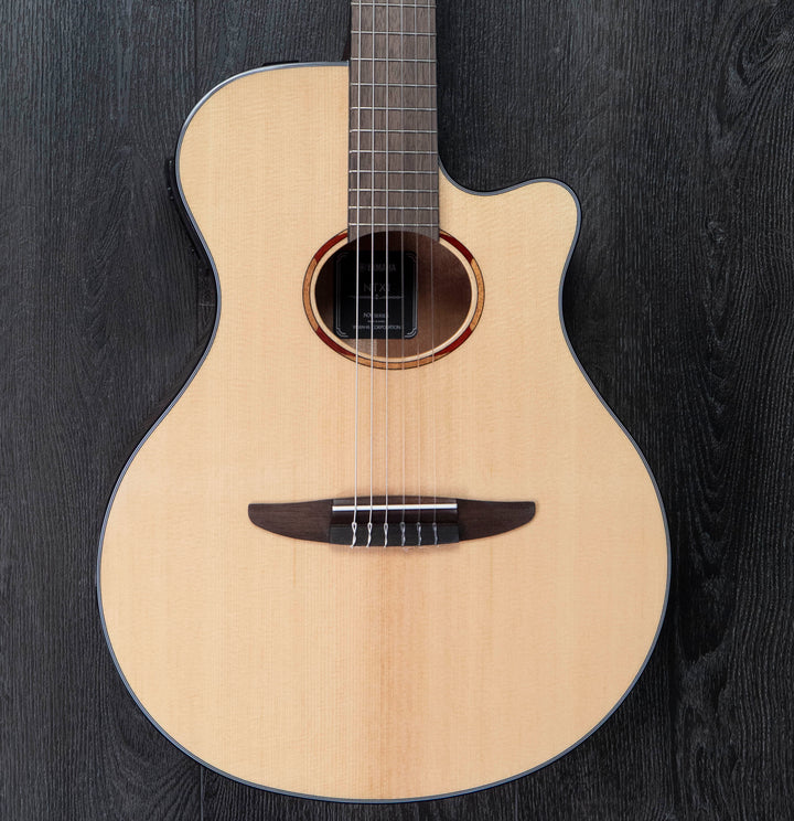 Guitarra electroclásica Yamaha NTX1, color natural