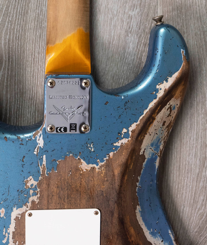 Fender Custom Shop Edición limitada Red Hot Stratocaster Super Heavy Relic, diapasón de arce, tono Lake Placid Blue envejecido superdesvanecido