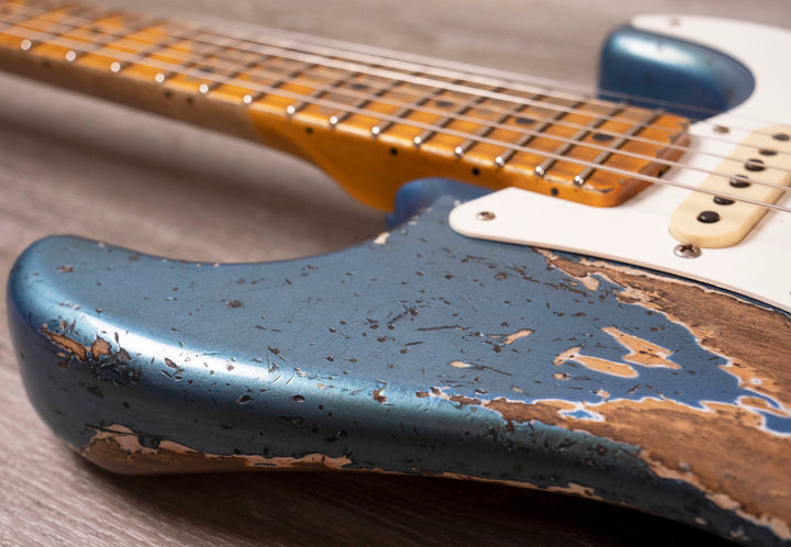 Fender Custom Shop Edición limitada Red Hot Stratocaster Super Heavy Relic, diapasón de arce, tono Lake Placid Blue envejecido superdesvanecido